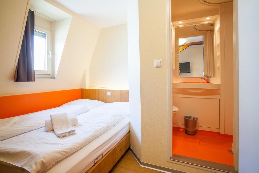 Easyhotel Basel City - Contactless Self Check-In Номер фото